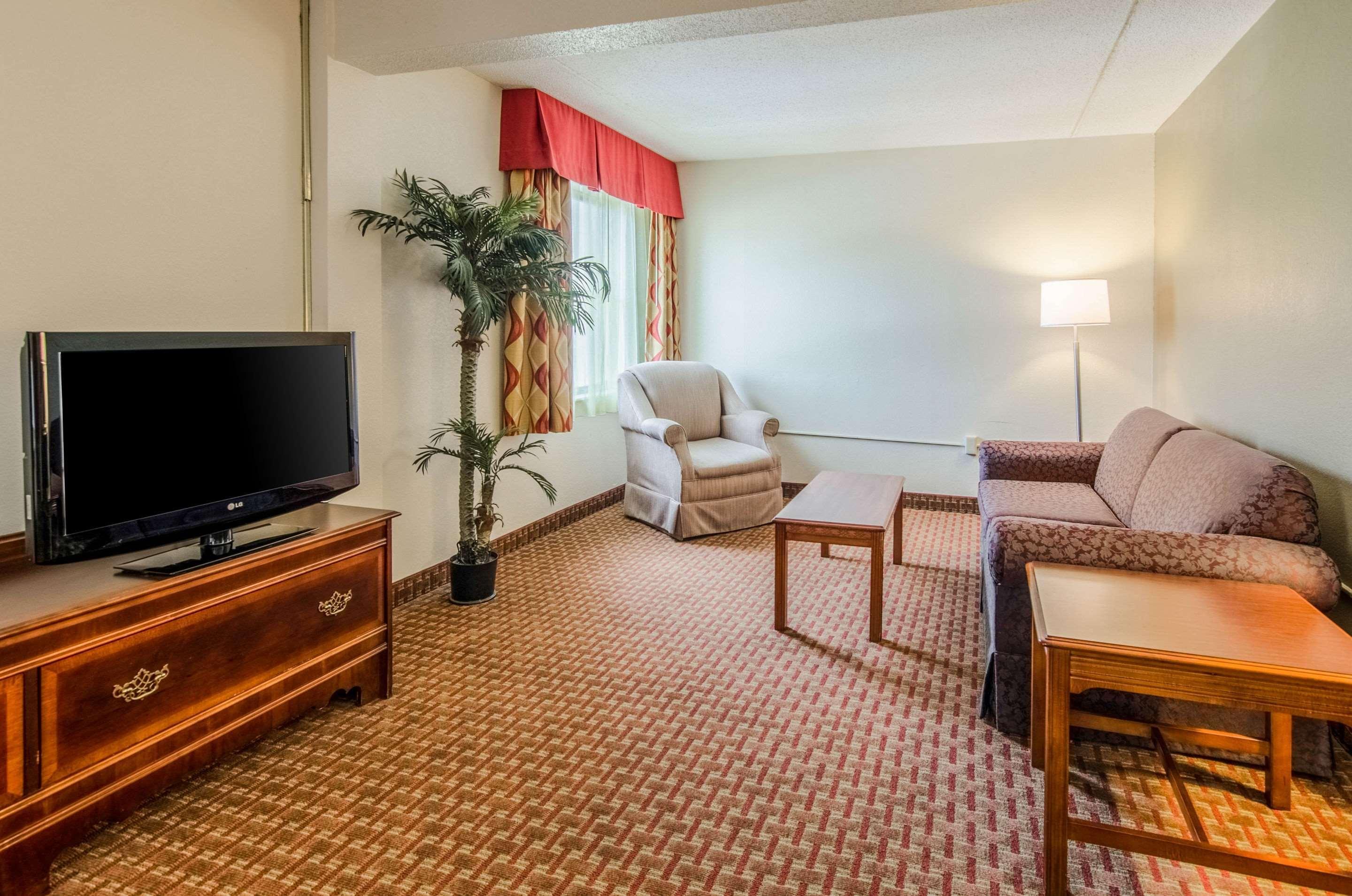 Quality Inn & Suites Lexington Near I-64 And I-81 Timber Ridge Eksteriør billede