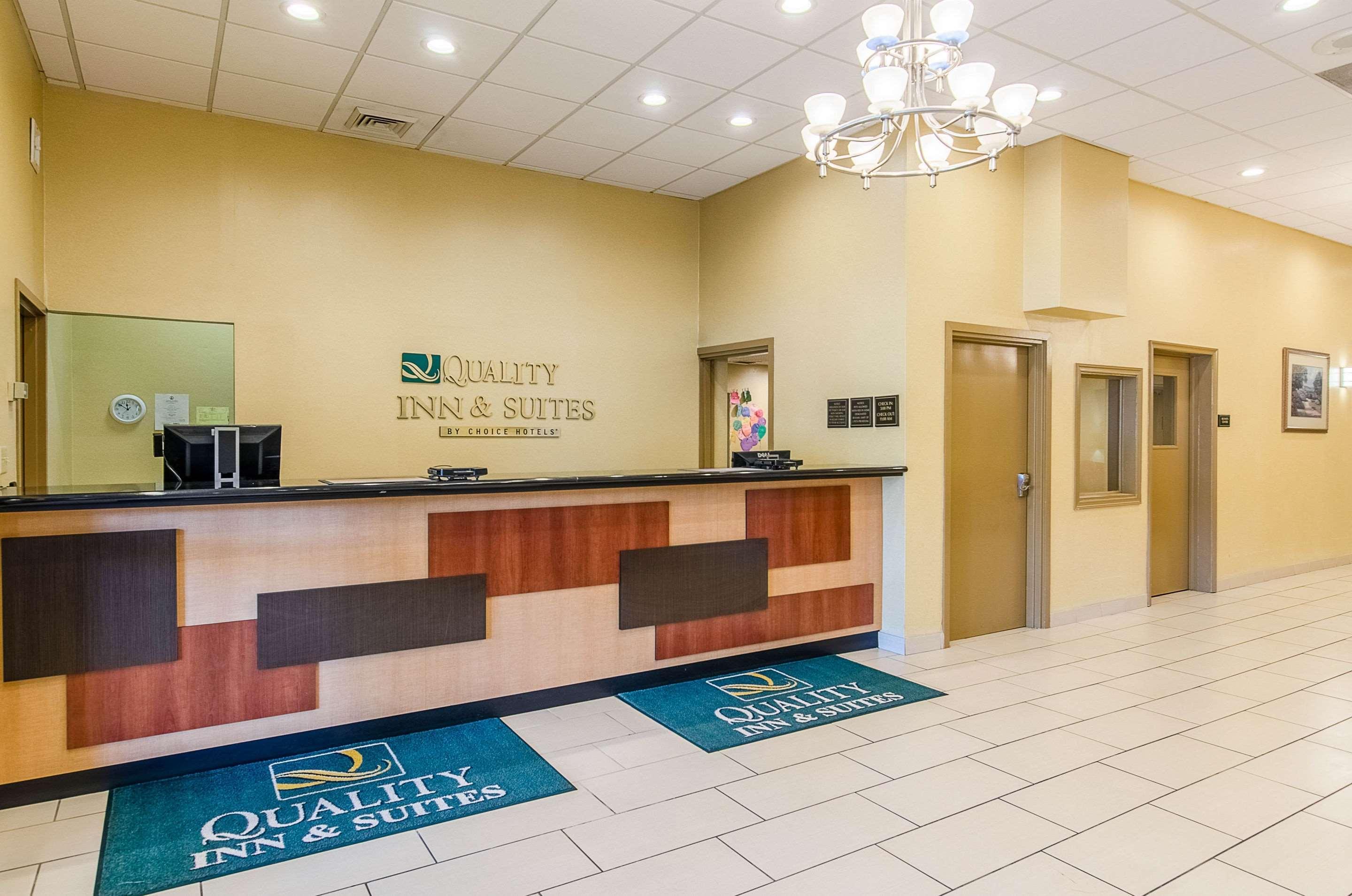 Quality Inn & Suites Lexington Near I-64 And I-81 Timber Ridge Eksteriør billede