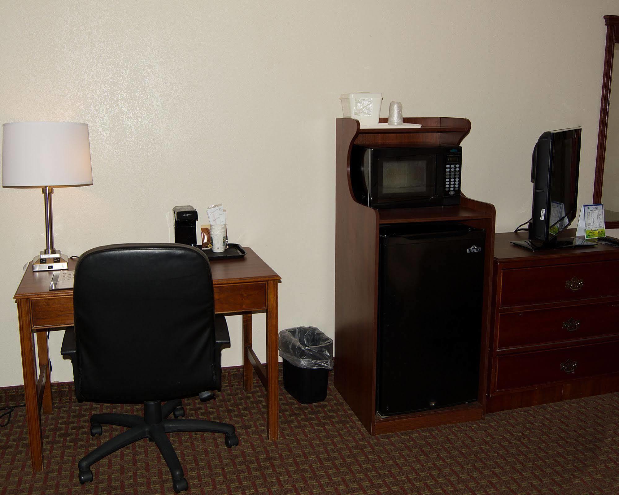 Quality Inn & Suites Lexington Near I-64 And I-81 Timber Ridge Eksteriør billede