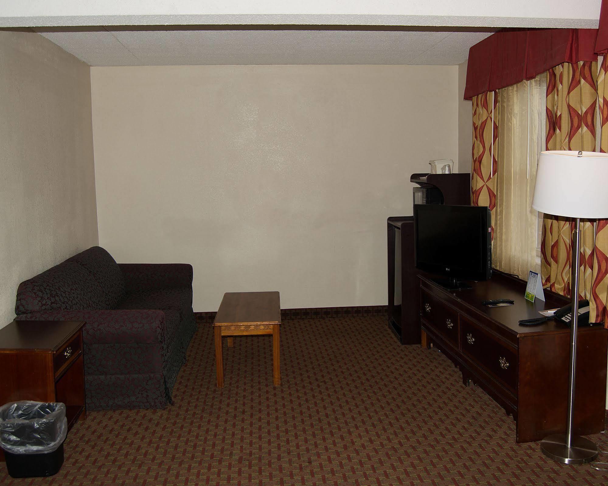 Quality Inn & Suites Lexington Near I-64 And I-81 Timber Ridge Eksteriør billede