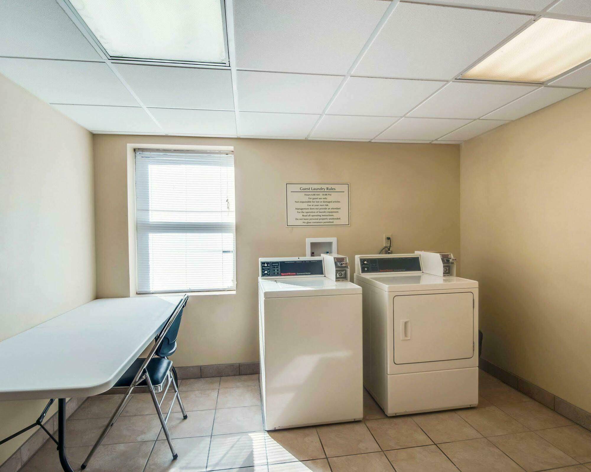 Quality Inn & Suites Lexington Near I-64 And I-81 Timber Ridge Eksteriør billede