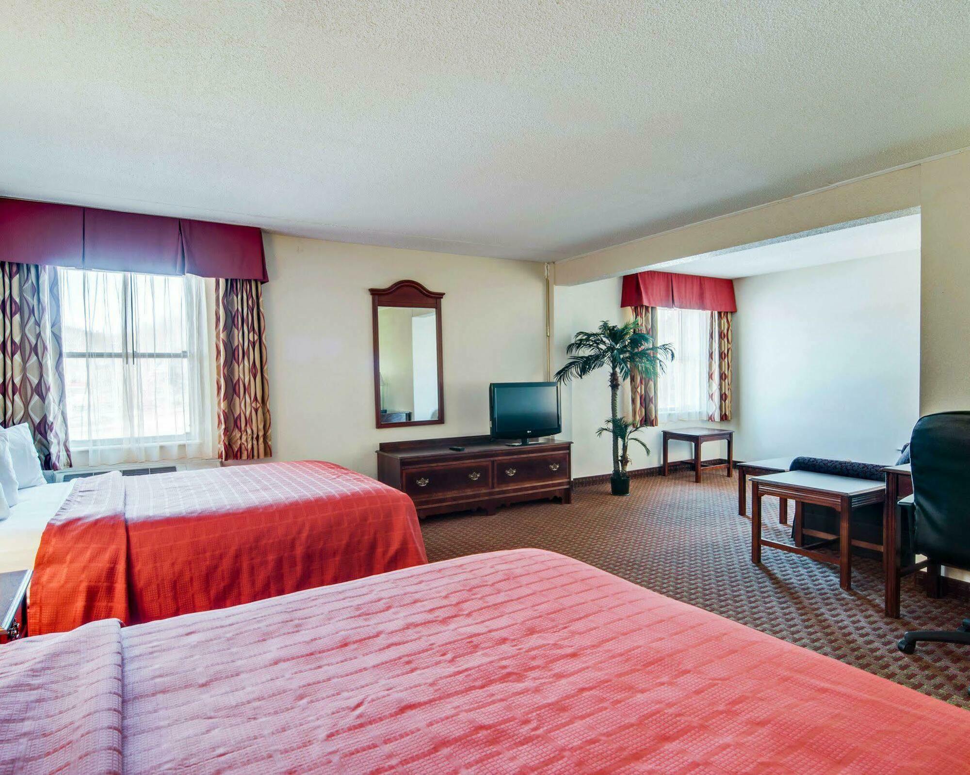 Quality Inn & Suites Lexington Near I-64 And I-81 Timber Ridge Eksteriør billede