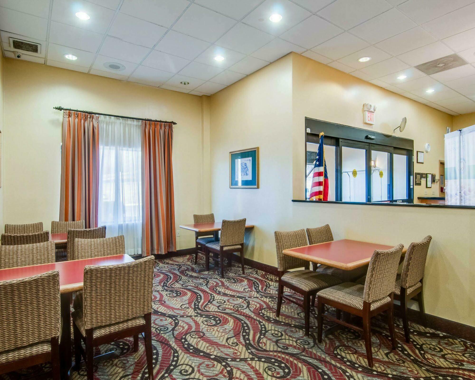 Quality Inn & Suites Lexington Near I-64 And I-81 Timber Ridge Eksteriør billede